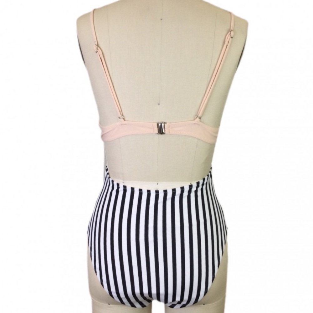 Cupshe stripped cut-out one-piece. - Picture 4 of 11